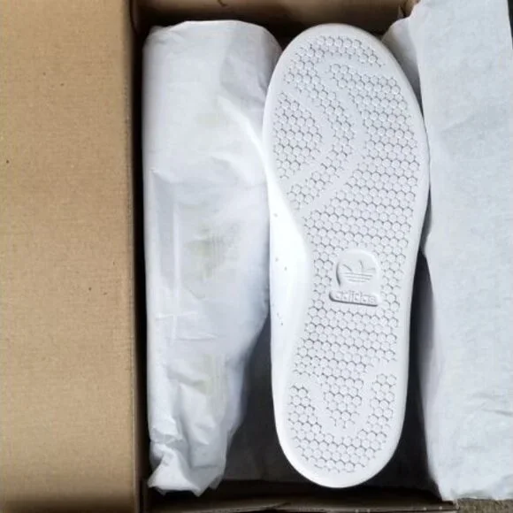 Adidas Unisex Tennis Shoes Turning heads since 1970s - Picture 4 of 14